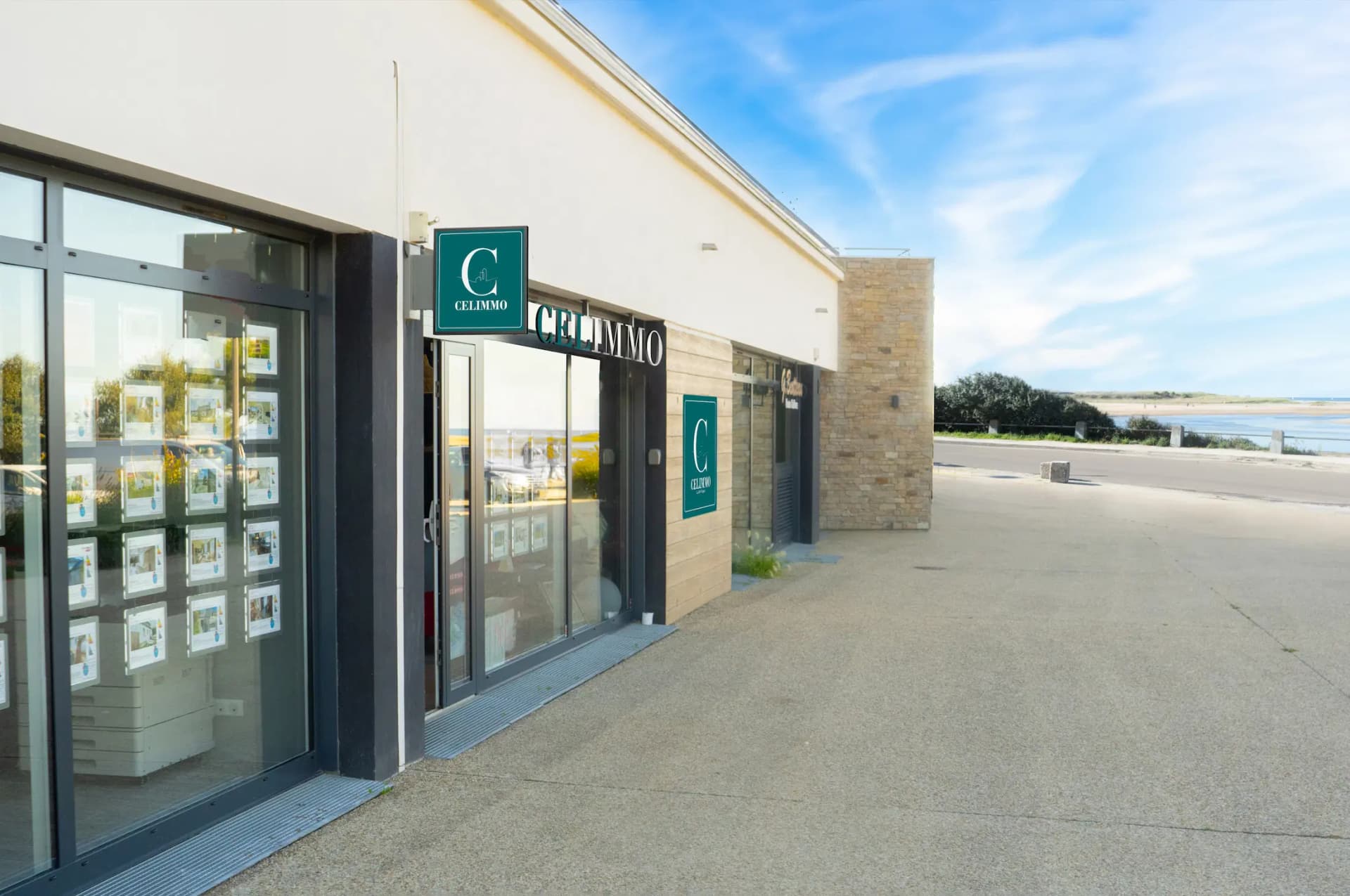 Façade de l'agence immobilière CELIMMO à Guidel-Plages, face à l'océan en Bretagne Sud